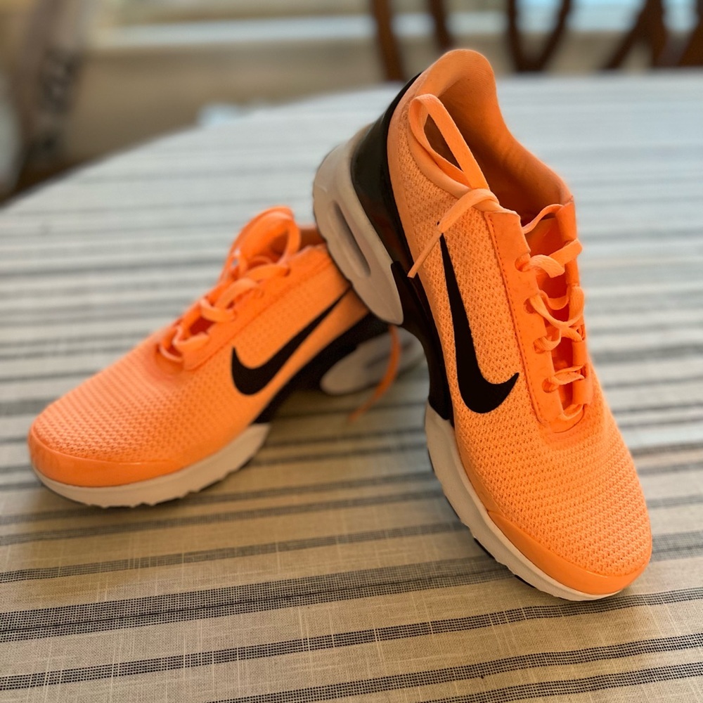 Women’s Nike Size 7